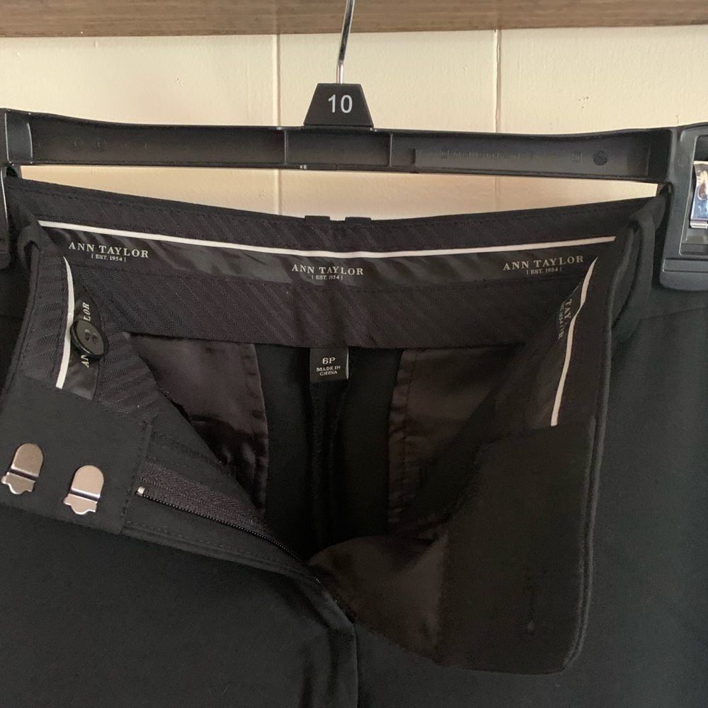 Ann Taylor Black Pants Size: 6P